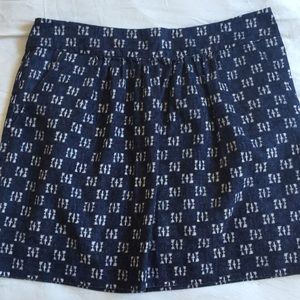 Gap size 2 navy mini skirt with white design